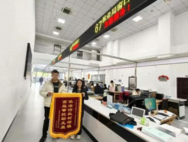为营商环境优化（优化营商环境丨一面锦旗一份情）