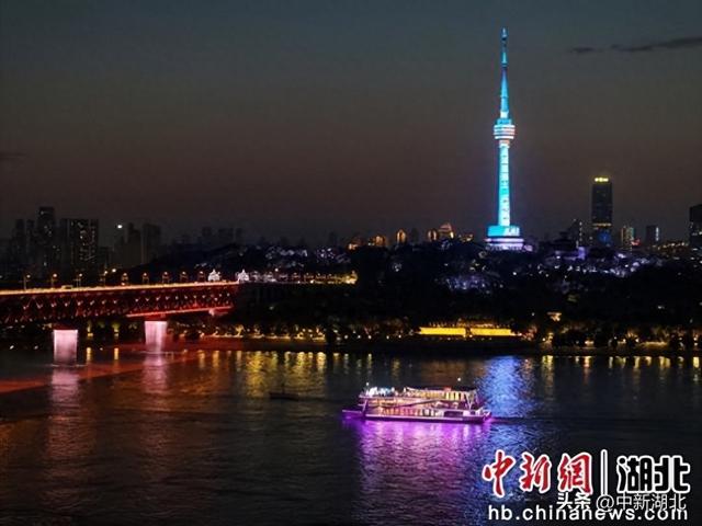 武汉两江游览四大码头联动打造“爱的多重奏”