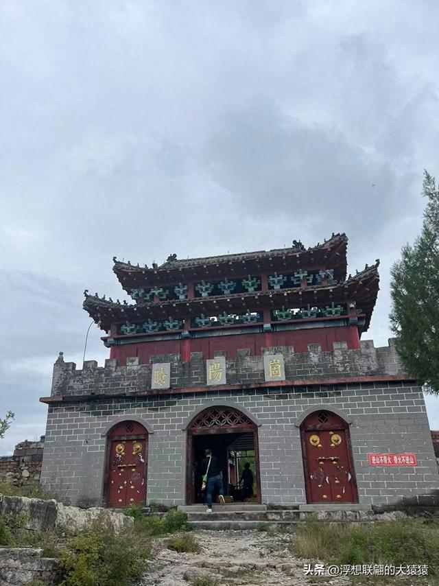 蒙阴七十二崮之一的瞭阳崮，不仅有壮丽风光，还曾有过血雨腥风