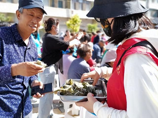 捷克1091万人口，GDP总量3625亿美元，长沙1051万人是多少？