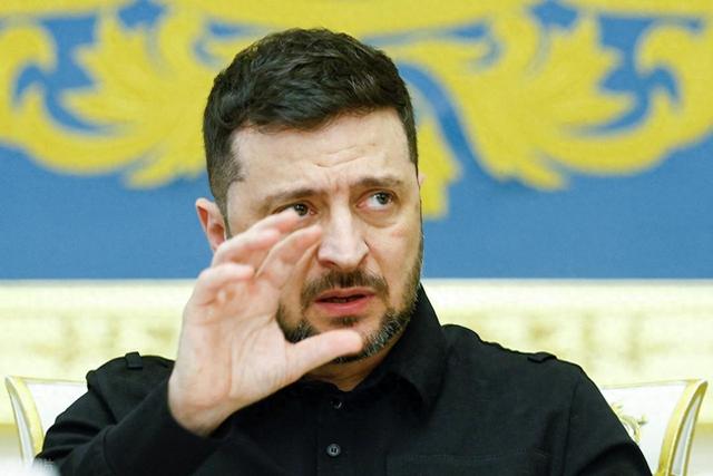 泽连斯基卷入“金马桶丑闻”：没钱买武器，却有钱买黄金马桶？