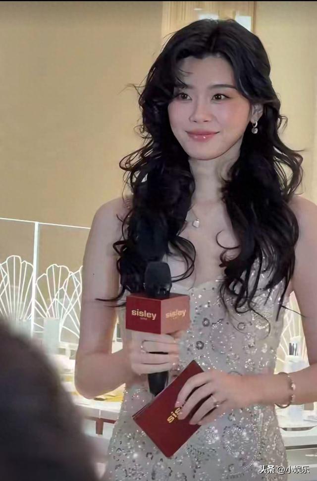 北京这一夜，被珠圆玉润的奚梦瑶惊艳，胖了一圈面相变了很多