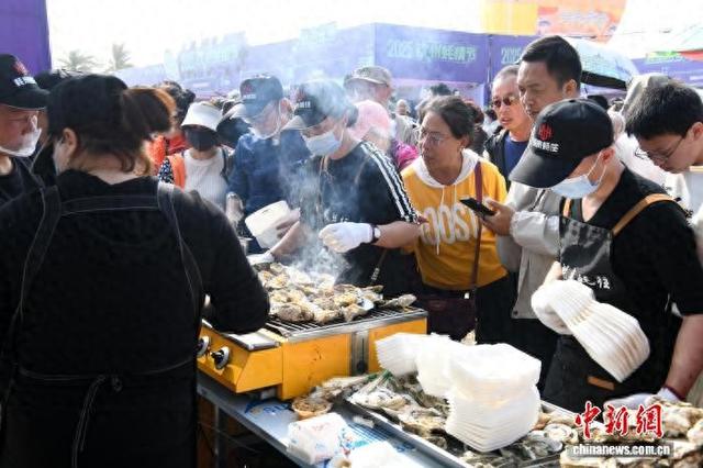 广西钦州蚝情节启幕 “文旅+百业”联动带热冬日消费