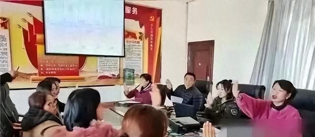 教师圈居然炸锅，大批教师宁可降薪、降职，也要转岗，为啥？