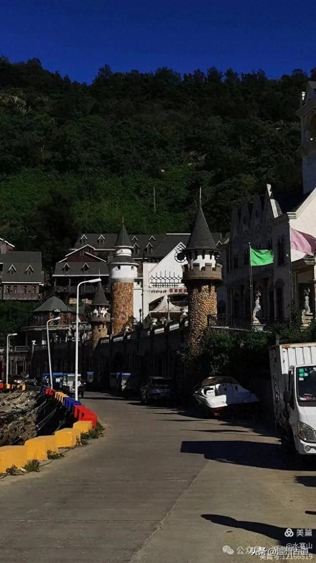 温州唯一的临海悬崖栈道,悬空而建的玻璃观景台,风景极佳!