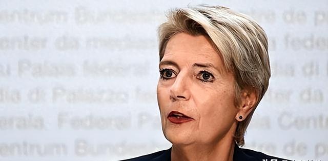 历史竟开了个玩笑：先倒下的不是乌克兰，而是百年中立的瑞士？