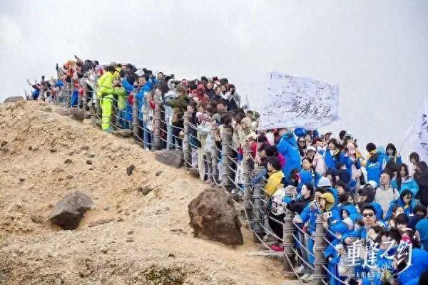 在现实与文学的交汇处，年轻人扎堆儿旅行