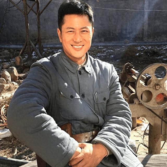 演了83部戏都没红，颜值不输靳东演技不输张译，如今47岁还在拍戏