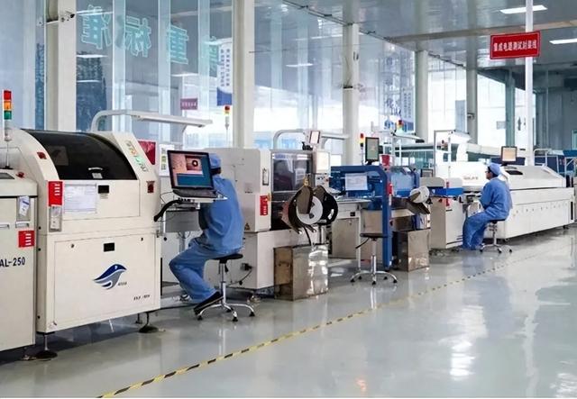 ASML：40年来，中国购买的光刻机设备，超过1400台了