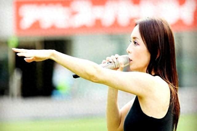 苹果肌对比图好看吗？（滨崎步最新彩排照曝光）
