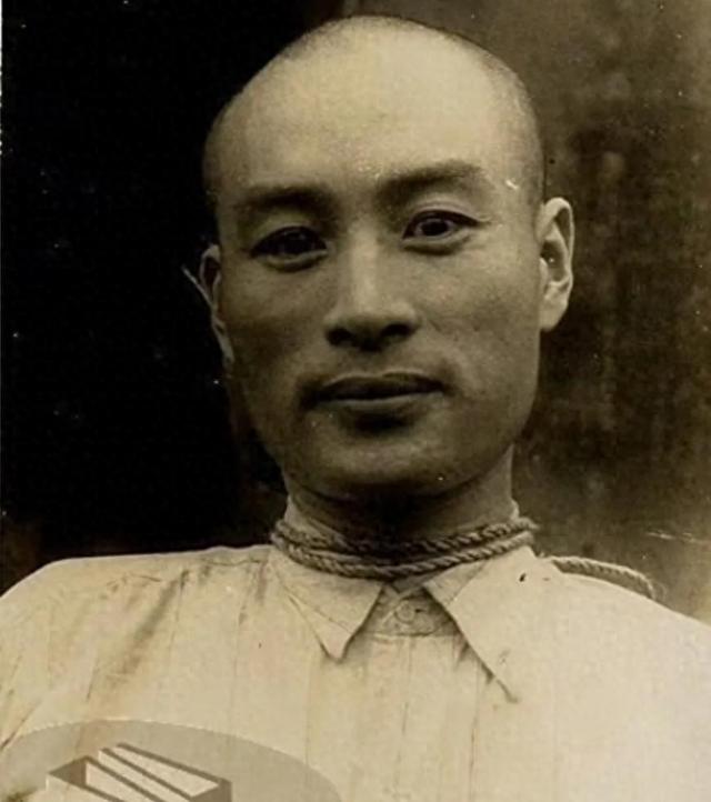 聂家后辈祭吴石将军墓，坟前催人泪下，“我爷爷还在台湾”