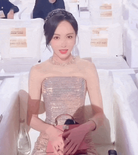 口袋少女最新破解版（女明星纷纷中招女装）