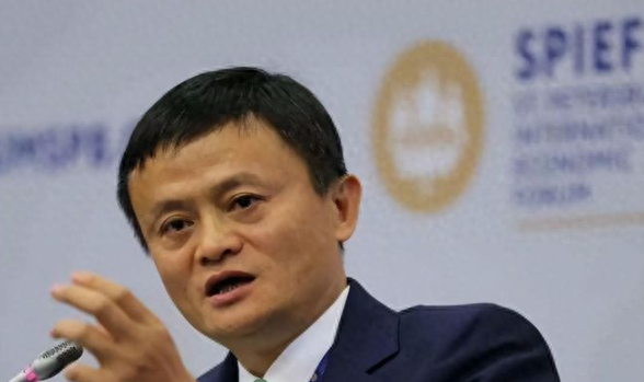 马云斥巨资在沙漠里种树，承诺每年1亿棵，9年过去了，树怎样了