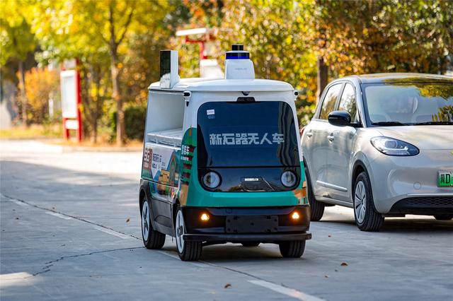 无人配送超万台，即时物流撑起 3000 万市场，2025 年成行业元年