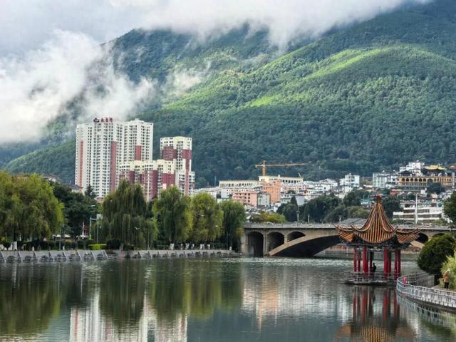 出门带把伞，因为雨说下就下！