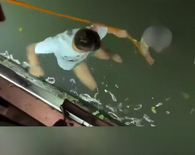 杭州男子救人！遭被救女子举报，原因曝光，男子反被骂，细节披露
