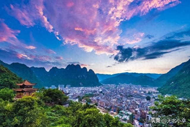 广西崇左和百色都去旅行过，实话实说，两者对比，百色要比崇左好