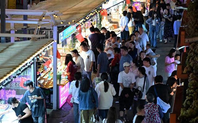 弥勒夜市人气旺 文旅消费动力强