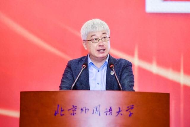 从灯诱少年到骑士勋章，文铮揭秘外语专业的生存壁垒