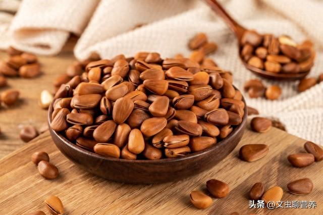 松树籽生吃好吗还是熟吃好（不起眼的长寿果每天一小把）