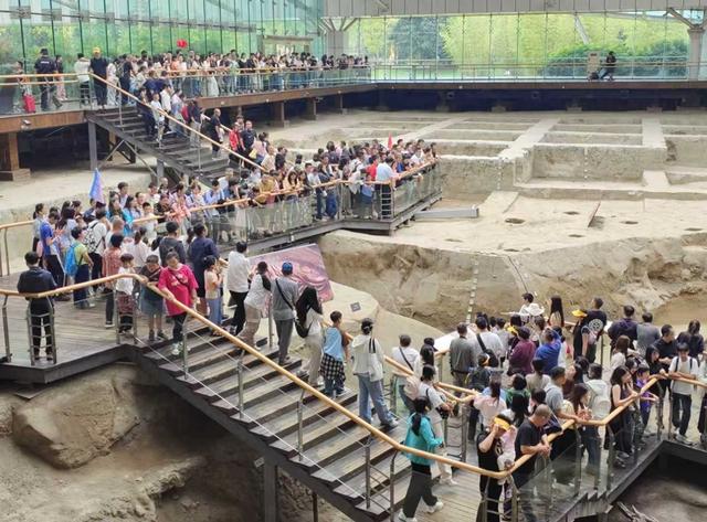 金秋十月去哪儿 万千气象成都行｜大假首日金沙遗址博物馆人气爆棚