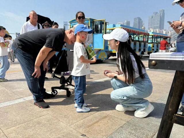 我和游客在一起 | 青年文旅志愿者，假期随时在您身边