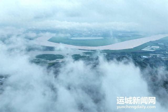 雨洗河东千峰翠　云裁运城万缕纱