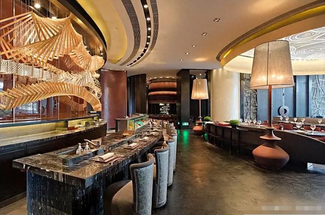 国庆酒店现怪象：小旅馆成“千元刺客”，大酒店反成“平价清流”