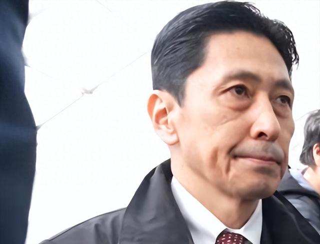 日本官员已经抵达北京，全程一言不发，有一个细节已经说明了问题