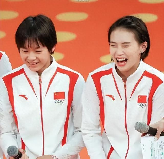 全红婵归队了！她变化真大，身材高挑颜值抢眼，留了长发气场强大