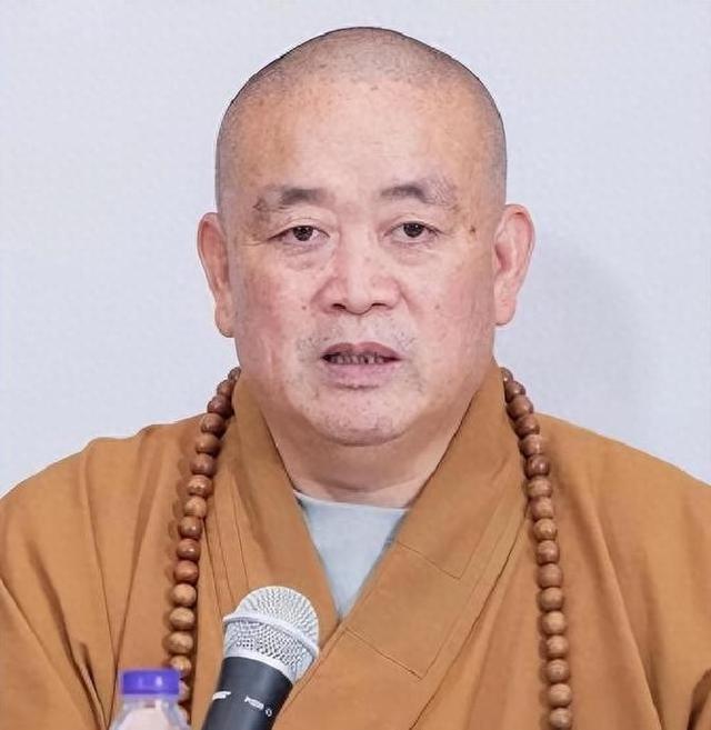 中纪委重拳出击，60岁释永信终被彻查清算，5名妇人总算雪冤