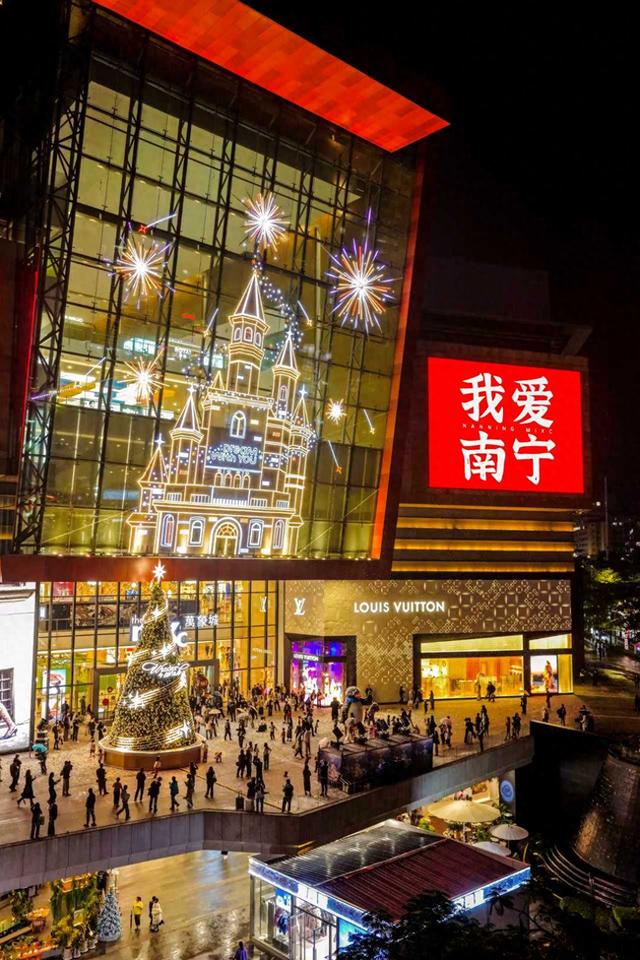 南宁万象城Pingu心愿快闪启幕 冬日夜空点亮童话秘境