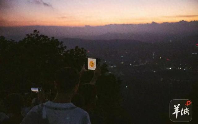 梦到自己穿拖鞋（年轻人为何夜爬白云山）