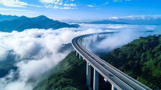 散文：云端上雅西高速公路