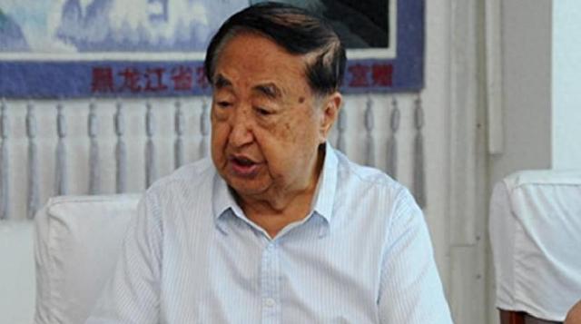 他33岁担任县委书记，57岁担任黑龙江省委书记，查办了东北乔四