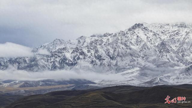 祁连山下秋色惹人醉