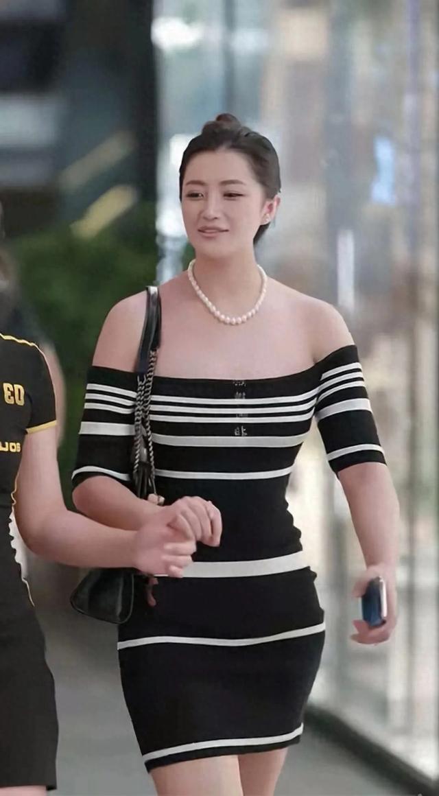 大体格女神 颜值身材简直是天花板级别 丰腴身材完全符合东方的审美
