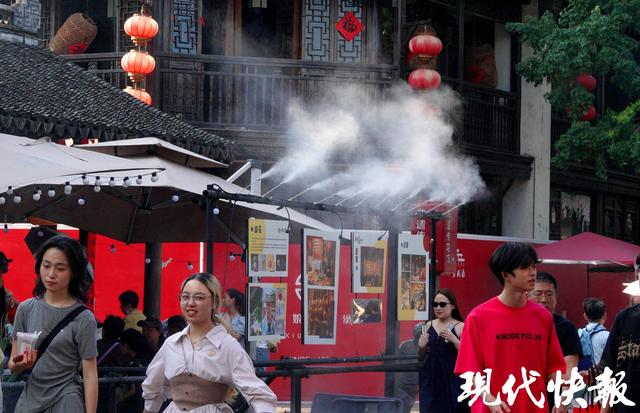 暑热难耐，南京老门东开启水雾降温来“宠粉”