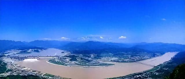 美国大坝在轰然倒塌，而中国大坝却在拔地而起?藏着什么秘密？