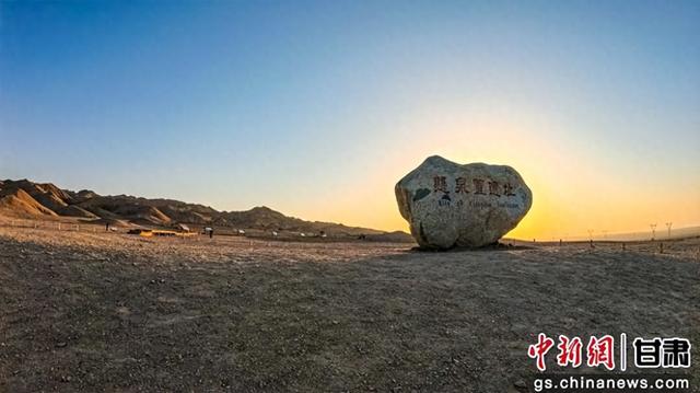 敦煌悬泉置胡杨秋色美如画