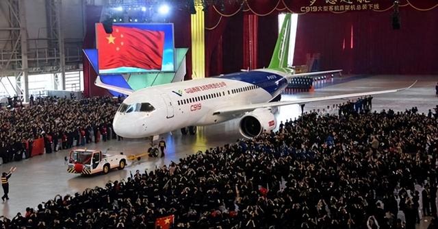 意义不输高铁！为何说C919能突破美元霸权，实现人民币国际化？