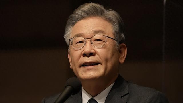 李在明没让中方失望，赶在飞机降落美国前，对特朗普泼了一盆冷水