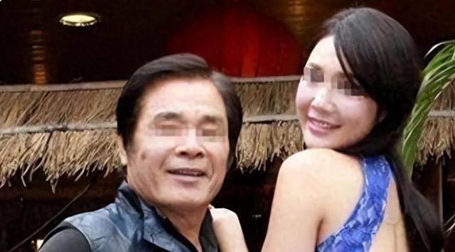包养10位情妇，睡觉翻牌生下11个私生子，75岁还在拼命生娃！