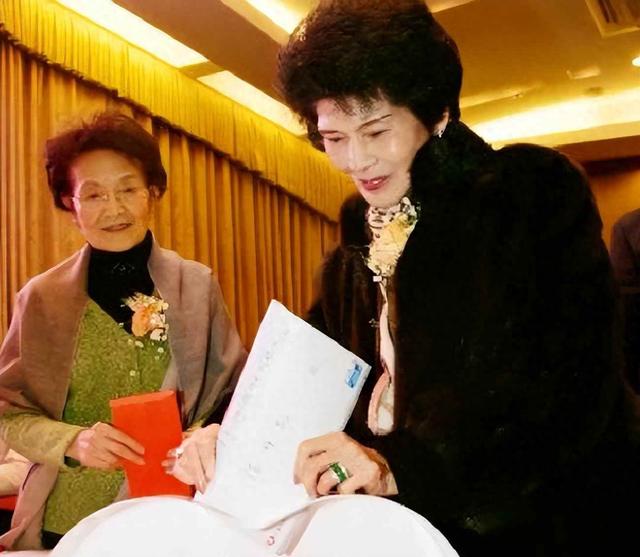 蒋介石唯一的女儿有多厉害？两次嫁给老蒋死敌，晚年成为人生赢家