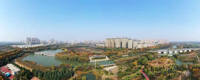 许昌市北海公园树木繁茂 色彩斑斓 美景如画