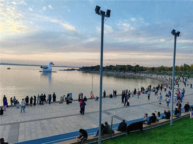 国庆假期在乌海体验“沙漠看海”的极致浪漫