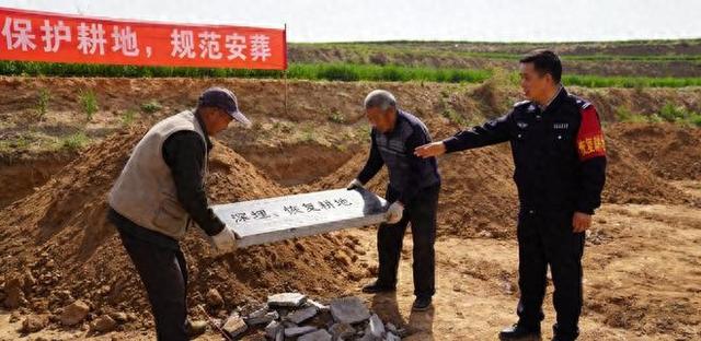 2026殡葬新规落地！农村老坟拆不拆？