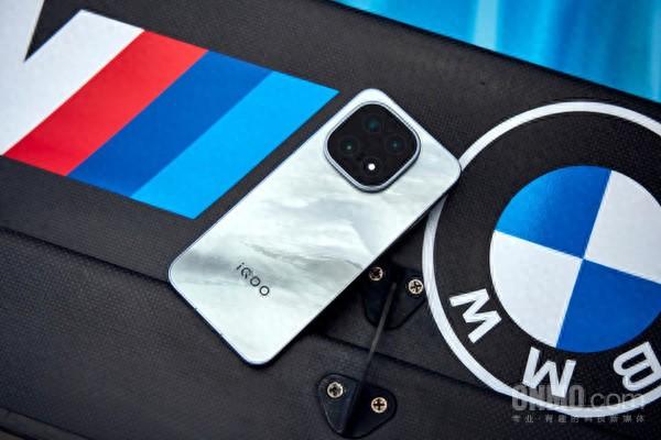 iQOO 15还有惊喜？RGB灯带可跟随环境音进行变换