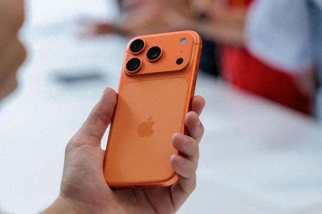 苹果发布会没说的都在这了：A19Pro、散热和自研基带｜独家