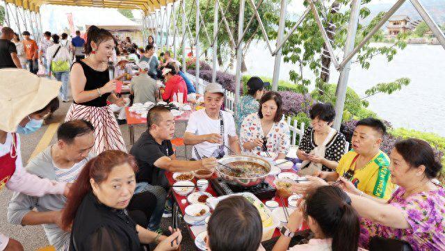 羊汤锅飘香，篝火舞欢腾……曲靖麒麟火把节“燃”爆夏夜